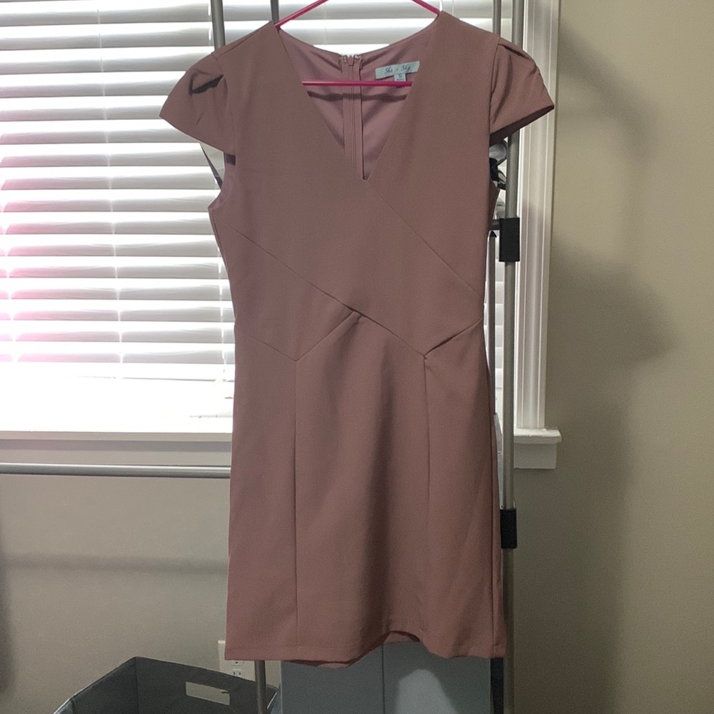 Small mauve dress perfect for in the office or a nice event!
